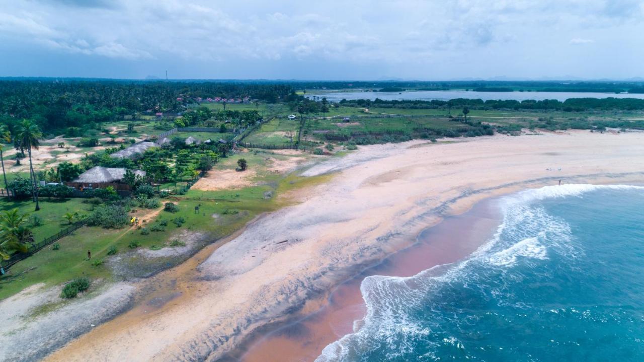 Blue Waters Hotel Arugam Bay Exterior photo