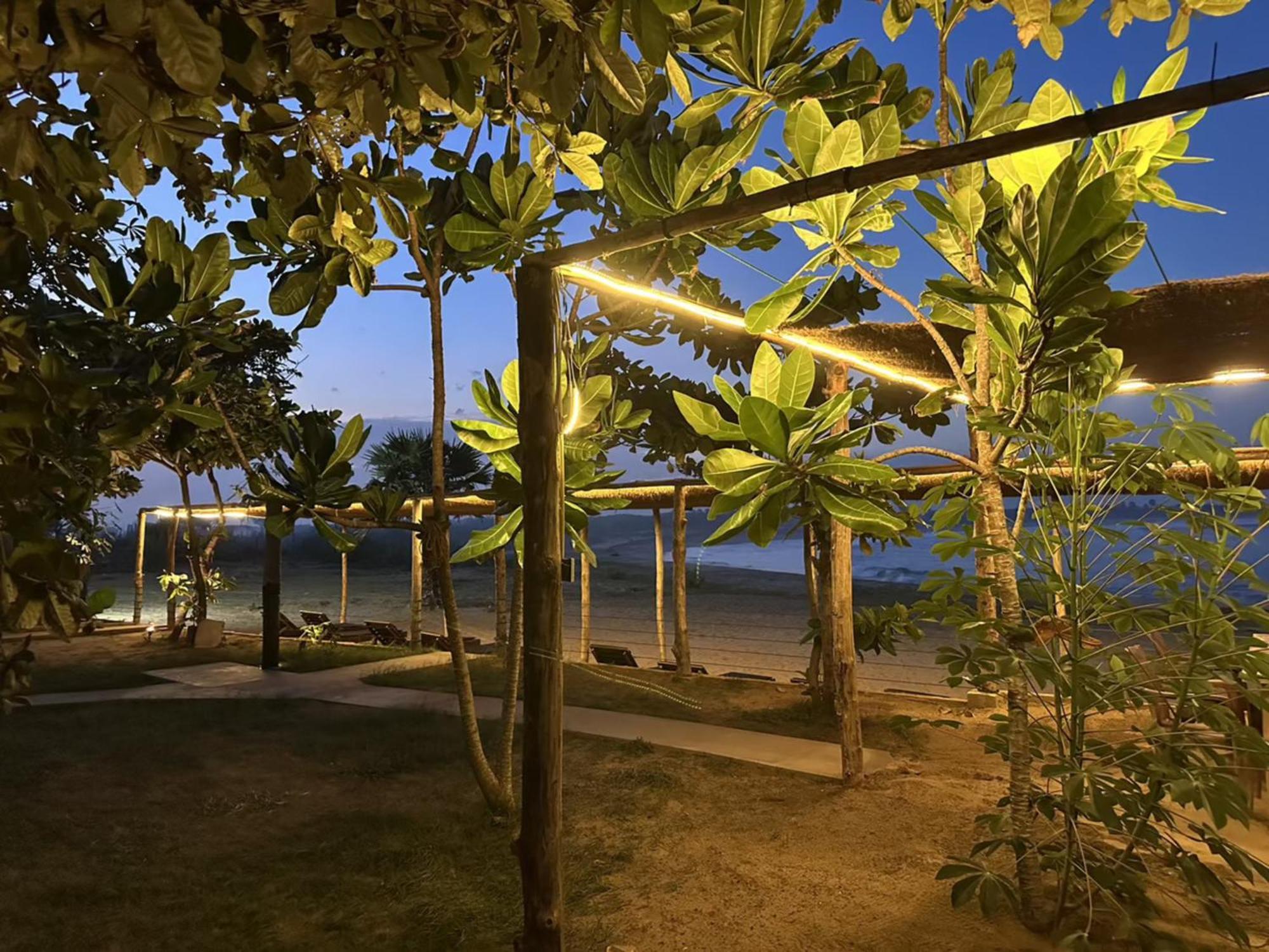 Blue Waters Hotel Arugam Bay Exterior photo